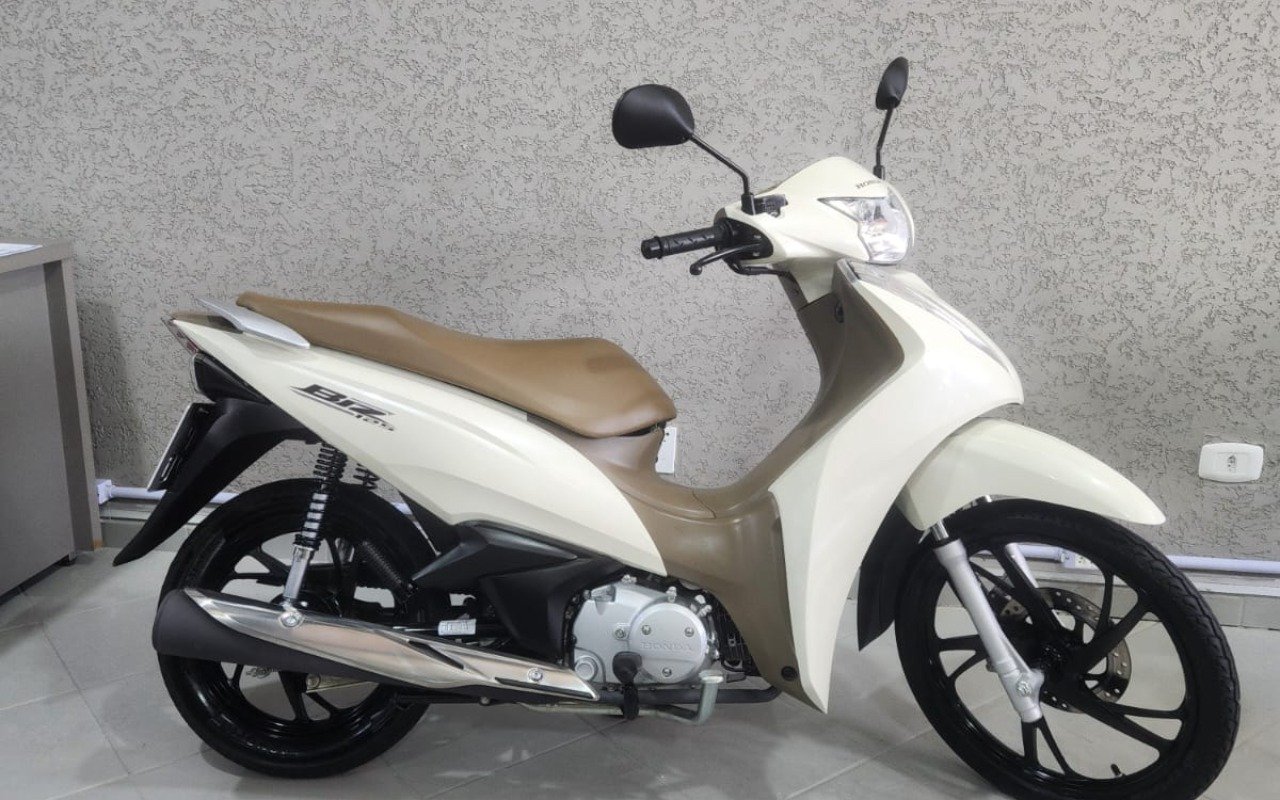 Honda BIZ 125 ES/ 125 ES FLEX  na cor Branco em Curitiba / PR - 778374
